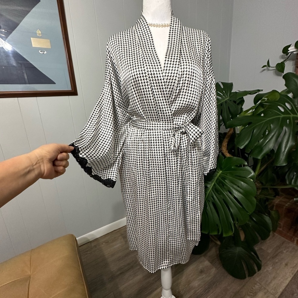 🛍️ Sophia by delicates Soft Robe Size Large excellent condition.